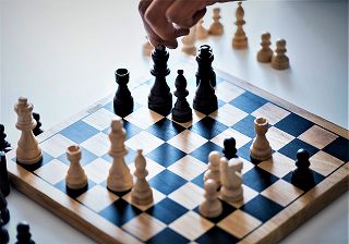 対局中のチェス盤